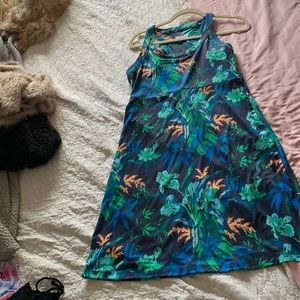 Columbia s/p dress  with cooling material nwot